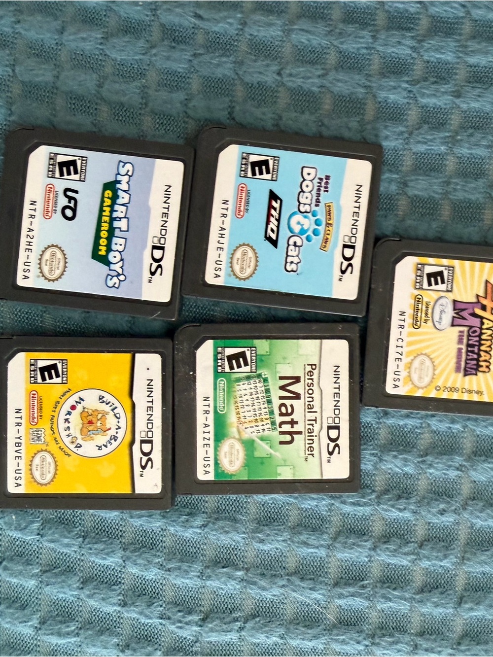 Nintendo DS Game Cartridge Lot of 5 games in Blue, Yellow, Green